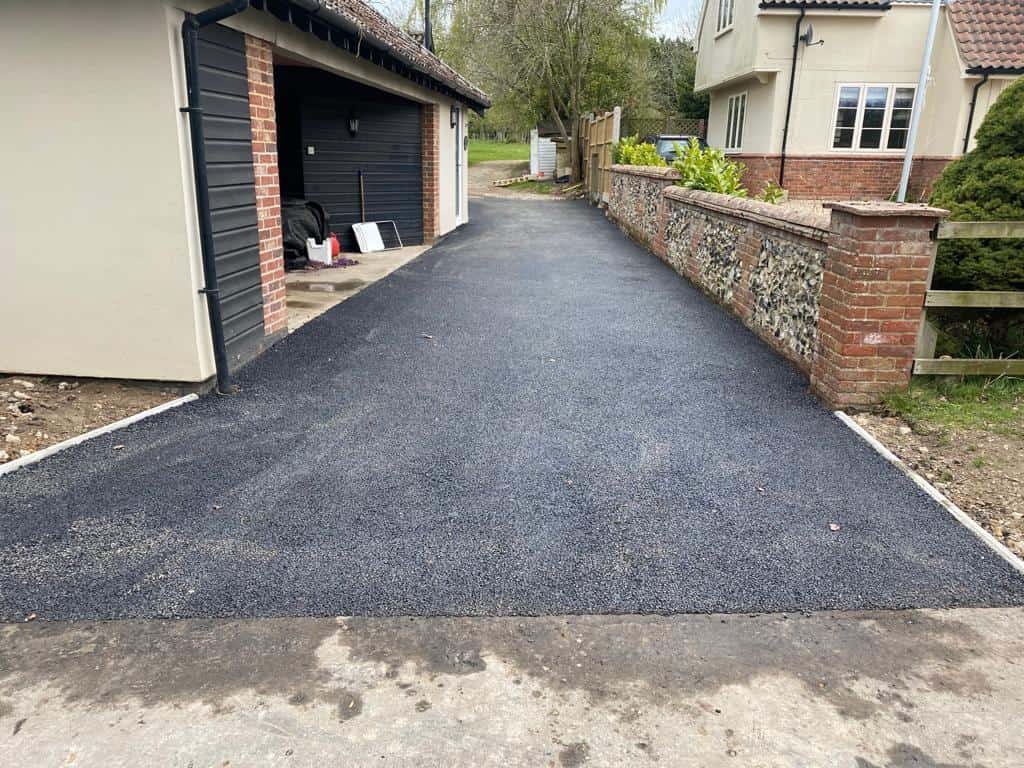 This is a newly installed tarmac driveway. All works carried out by Eastbourne Driveways