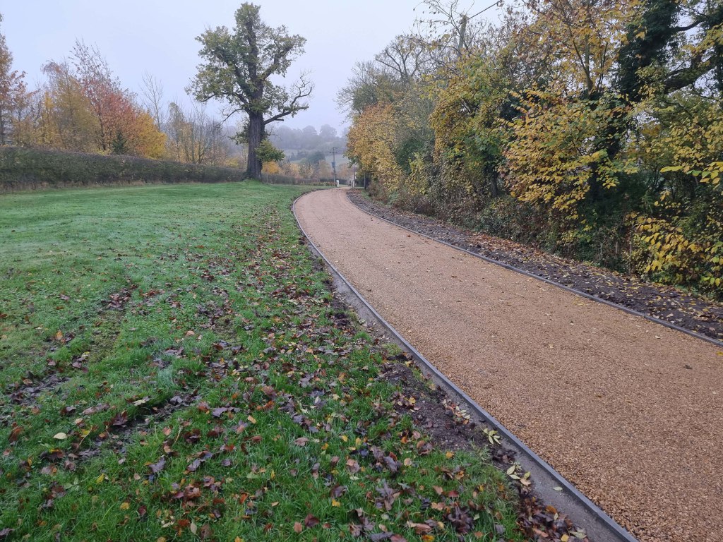 This is a large driveway which has just had a tar and chip driveway installed on by Eastbourne Driveways