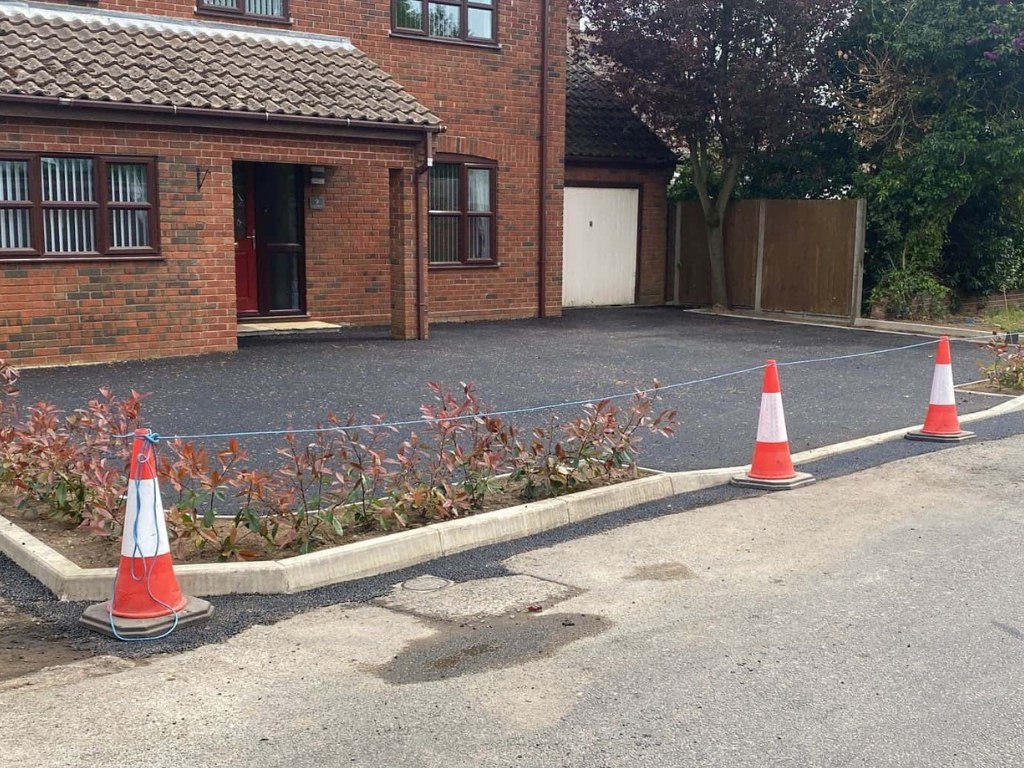 This is a newly installed tarmac driveway just installed by Eastbourne Driveways