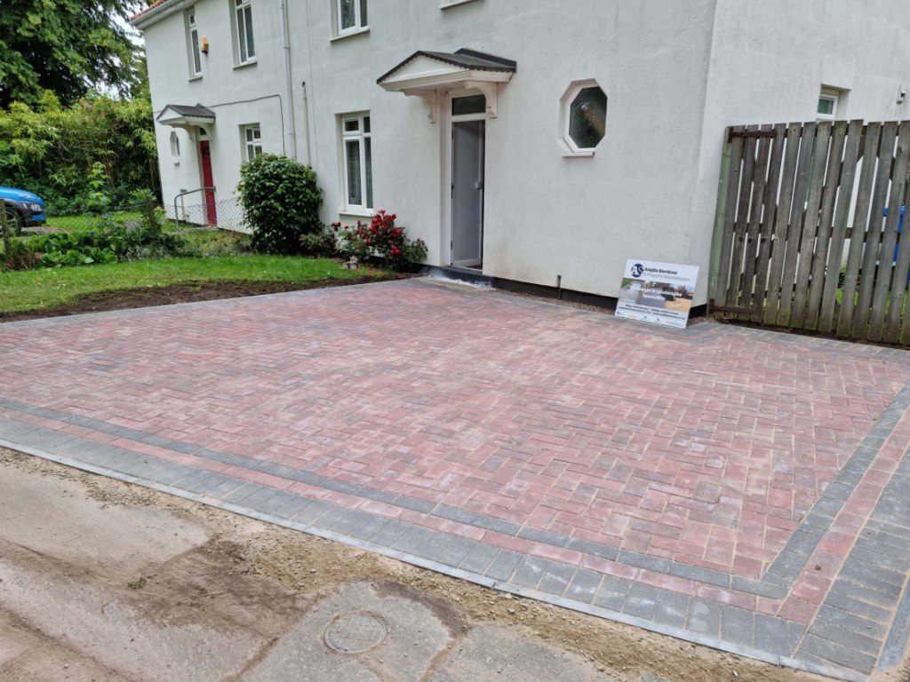 This is a newly installed block paved drive installed by Eastbourne Driveways